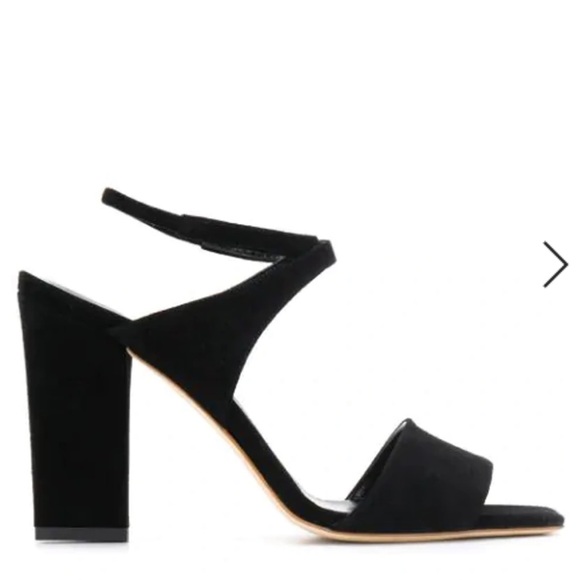 AEYDE Gabriella Sandals In Black
$310.00* • Out of stock • Brand: AEYDE - Picture 3 of 16